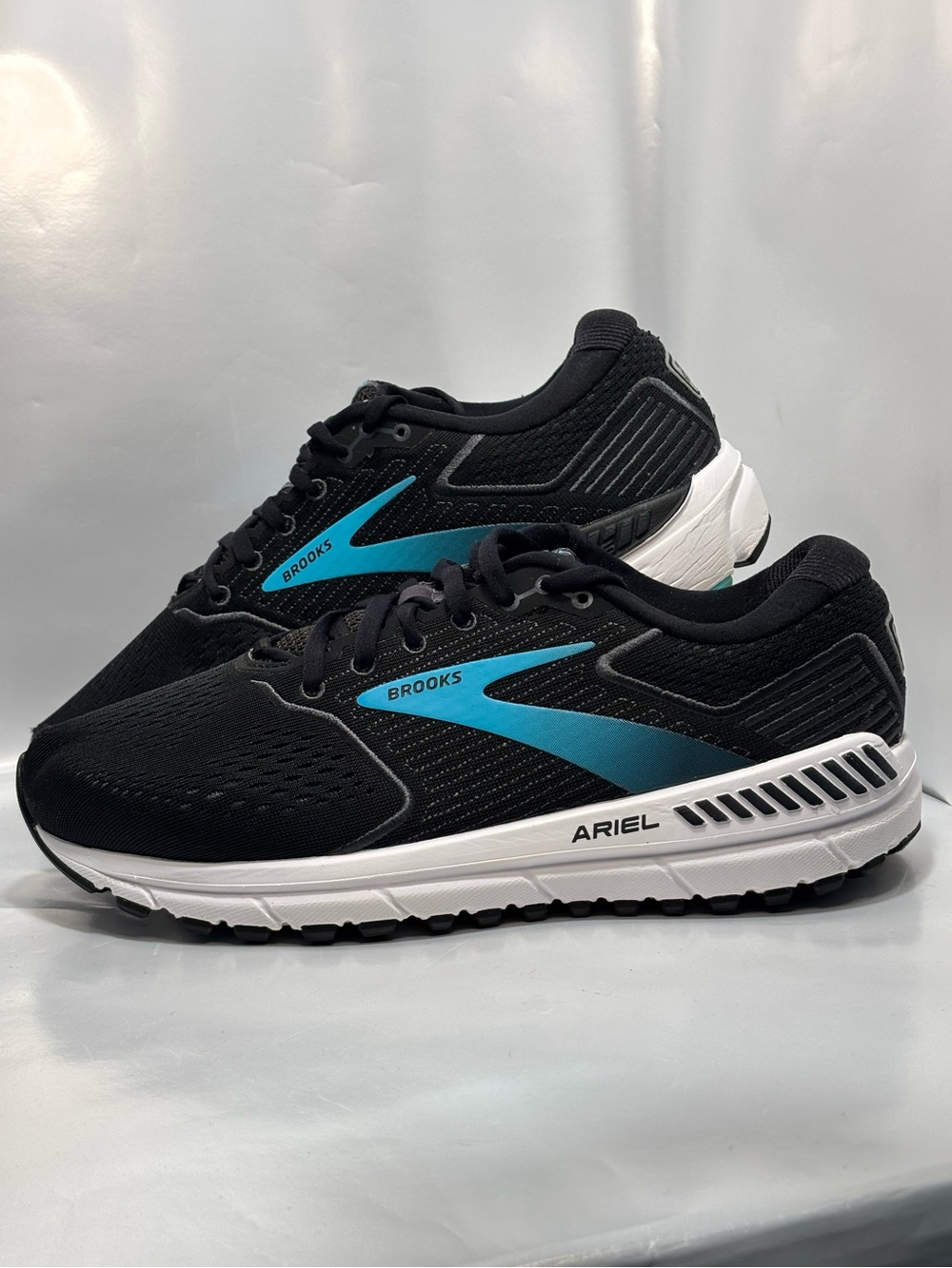 Brooks Ariel 20 Women's Size 10D Wide Black/Blue Running Shoes 120315-1D-064